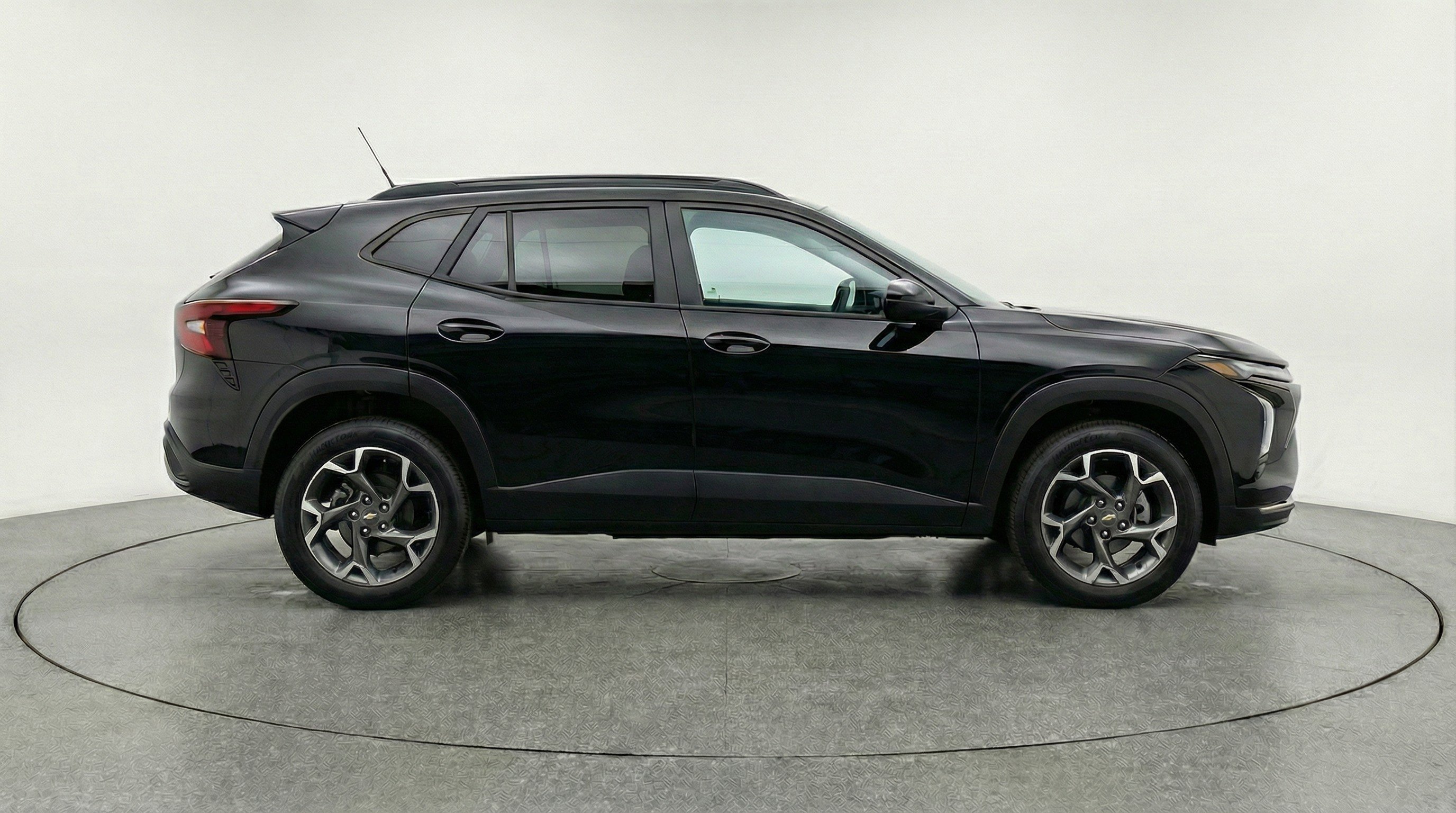Used 2025 Chevrolet Trax LT image 11