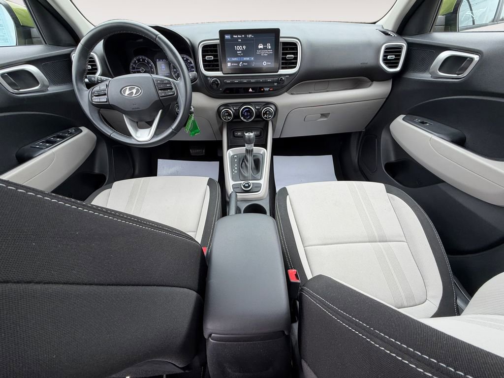 Certified 2022 Hyundai Venue SEL image 18