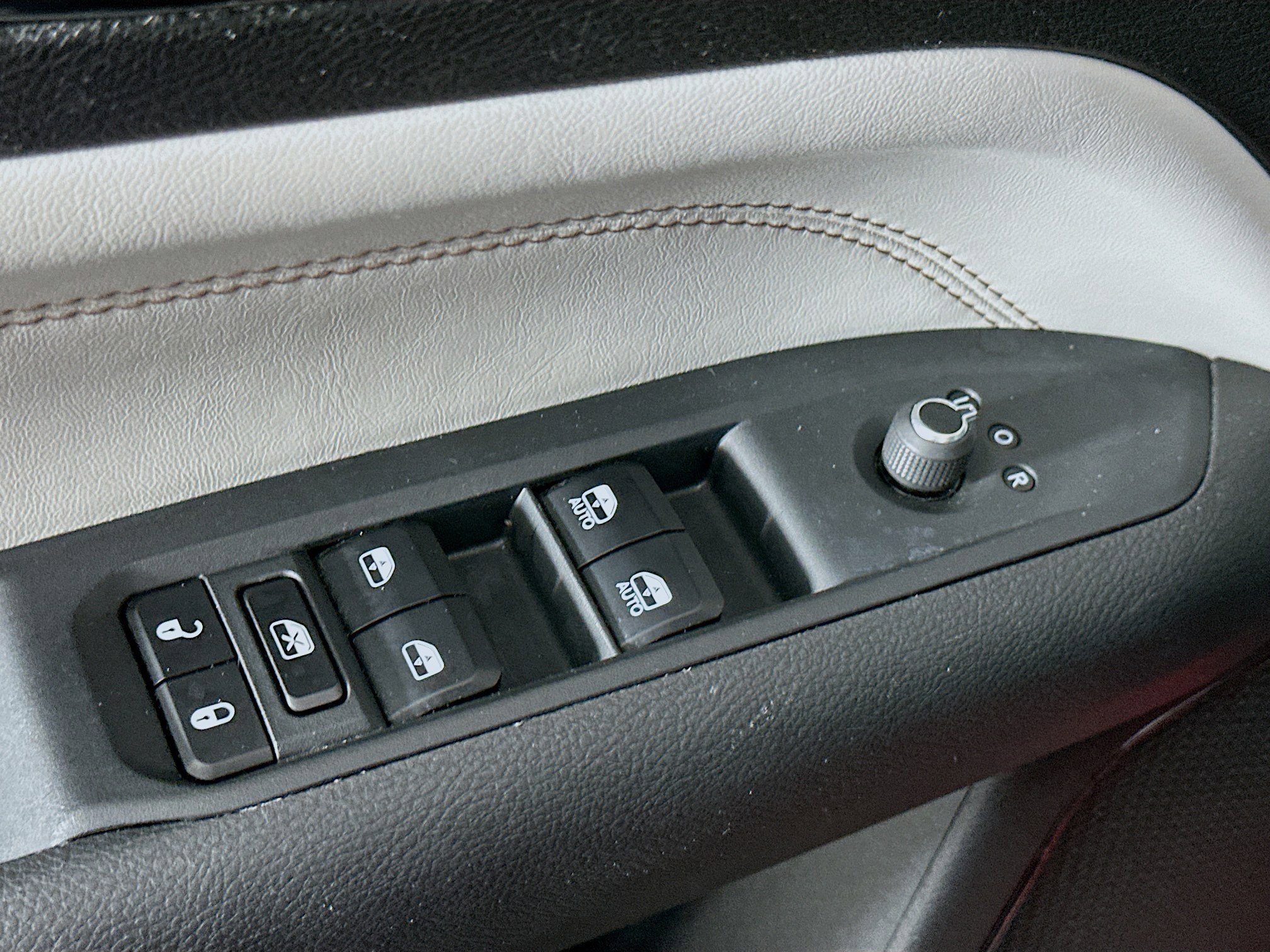 Used 2025 Jeep Compass Limited image 15