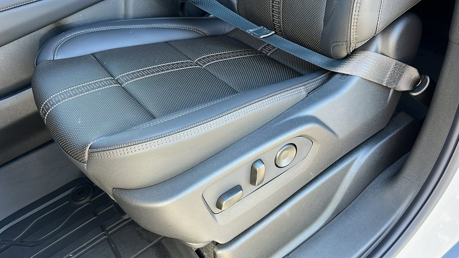 New 2026 Chevrolet Suburban High Country w/ LPO, Get Active Package image 22