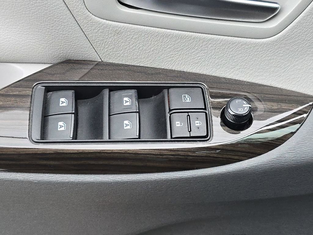 Used 2019 Toyota Sienna XLE w/ XLE Navigation Package AWD/4WD image 23