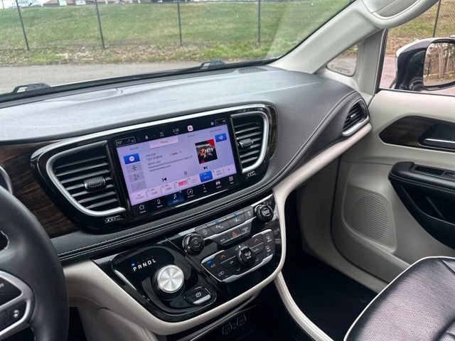 Used 2023 Chrysler Pacifica Limited image 38