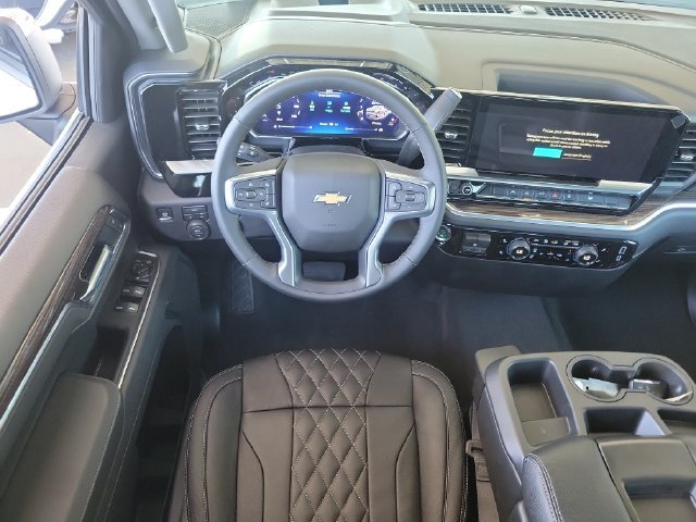 New 2026 Chevrolet Silverado 1500 LT w/ LPO, Dark Essentials Package AWD/4WD image 7