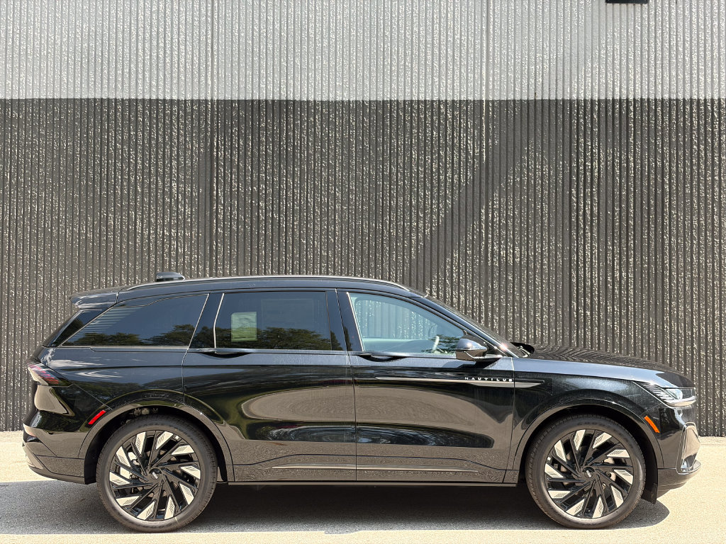 New 2026 Lincoln Nautilus Reserve w/ Jet Appearance Package AWD/4WD image 8