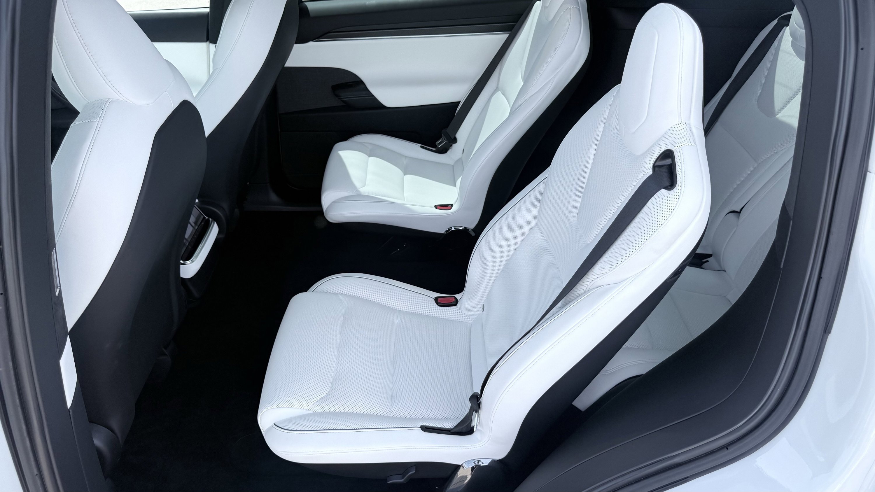 Used 2024 Tesla Model X Plaid image 39