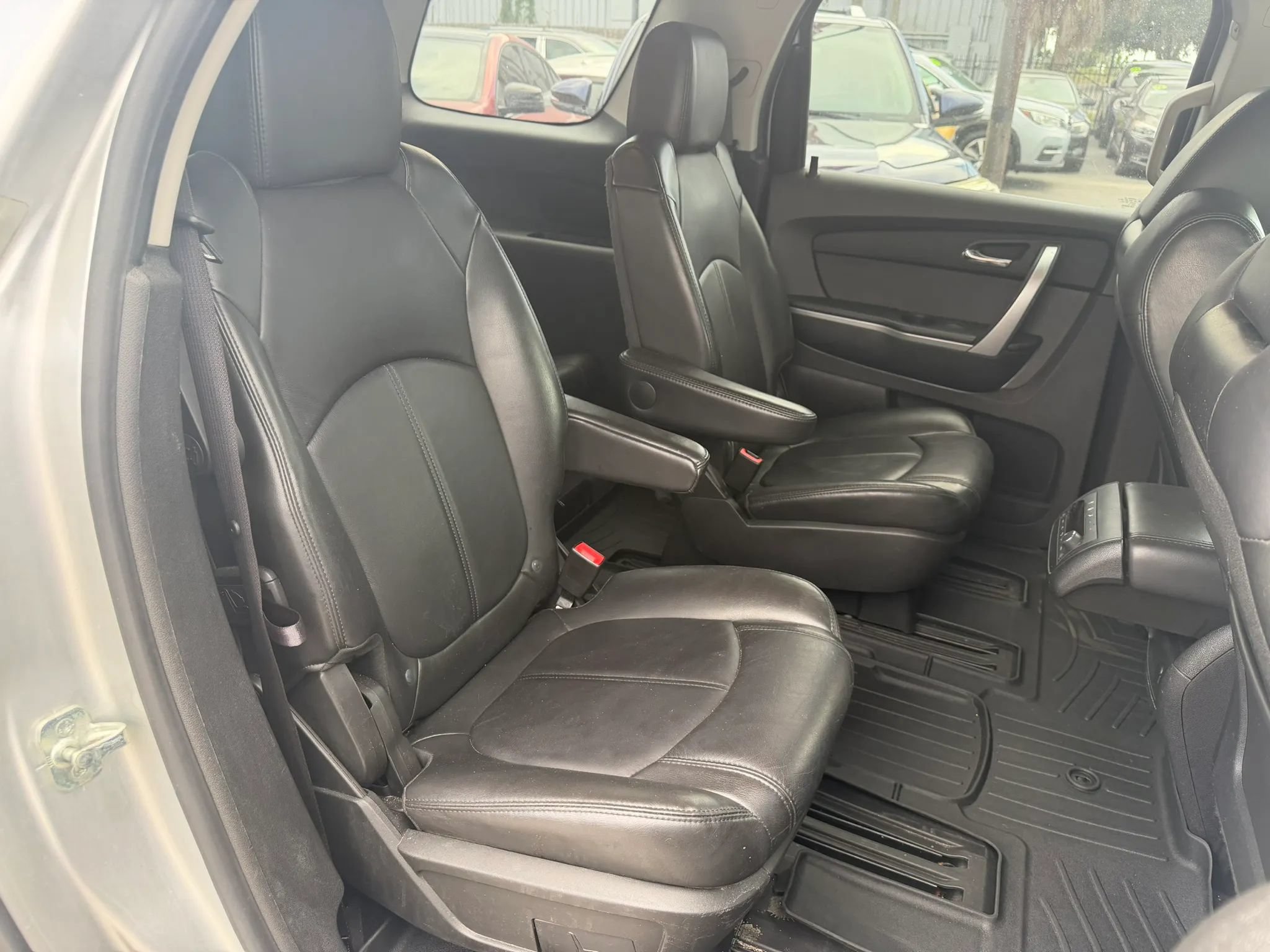 Used 2012 GMC Acadia SLT FWD image 12