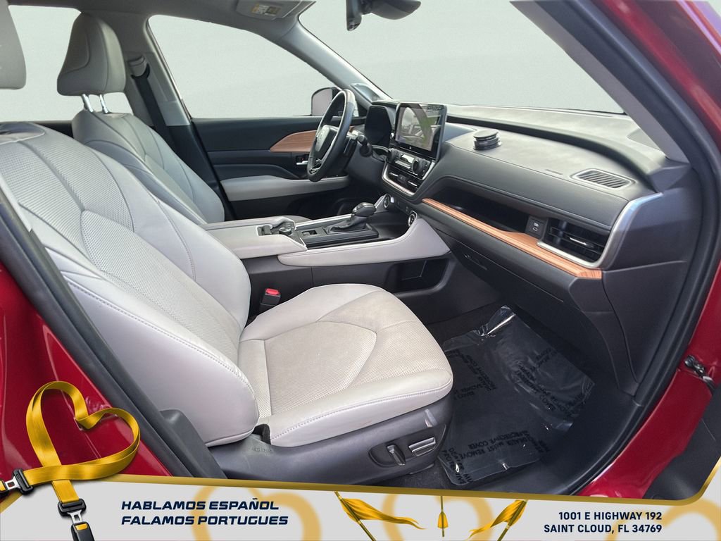 Used 2025 Toyota Grand Highlander AWD image 32