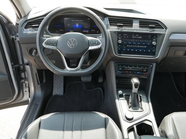 Certified 2023 Volkswagen Tiguan SE w/ Panoramic Sunroof Package AWD/4WD image 21