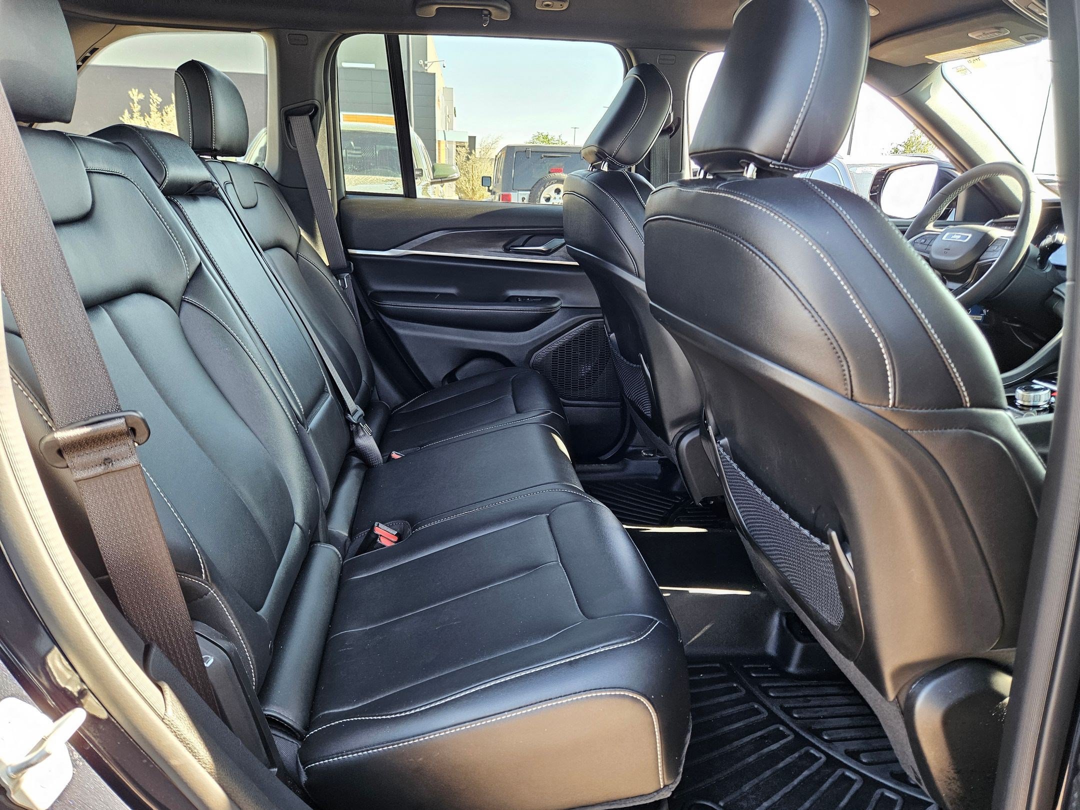 Used 2024 Jeep Grand Cherokee Limited RWD image 25