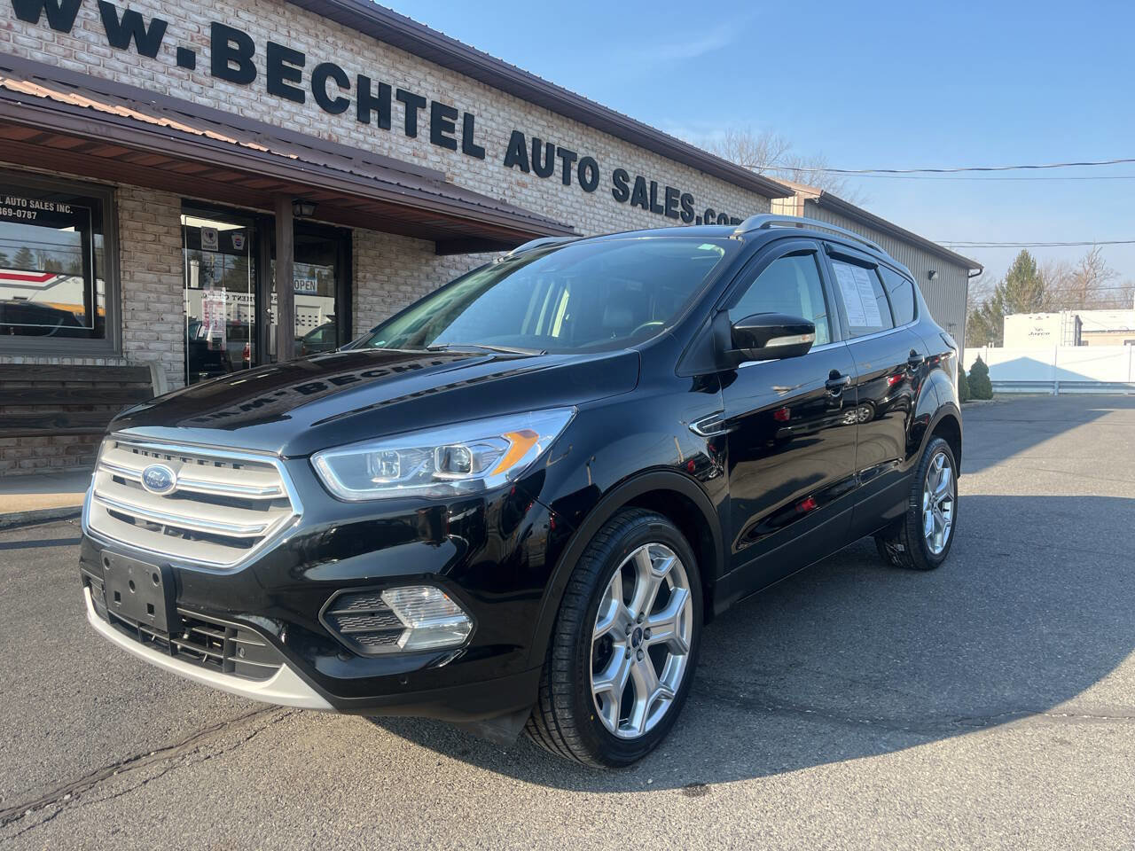 Used 2017 Ford Escape Titanium w/ Equipment Group 301A AWD/4WD image 2