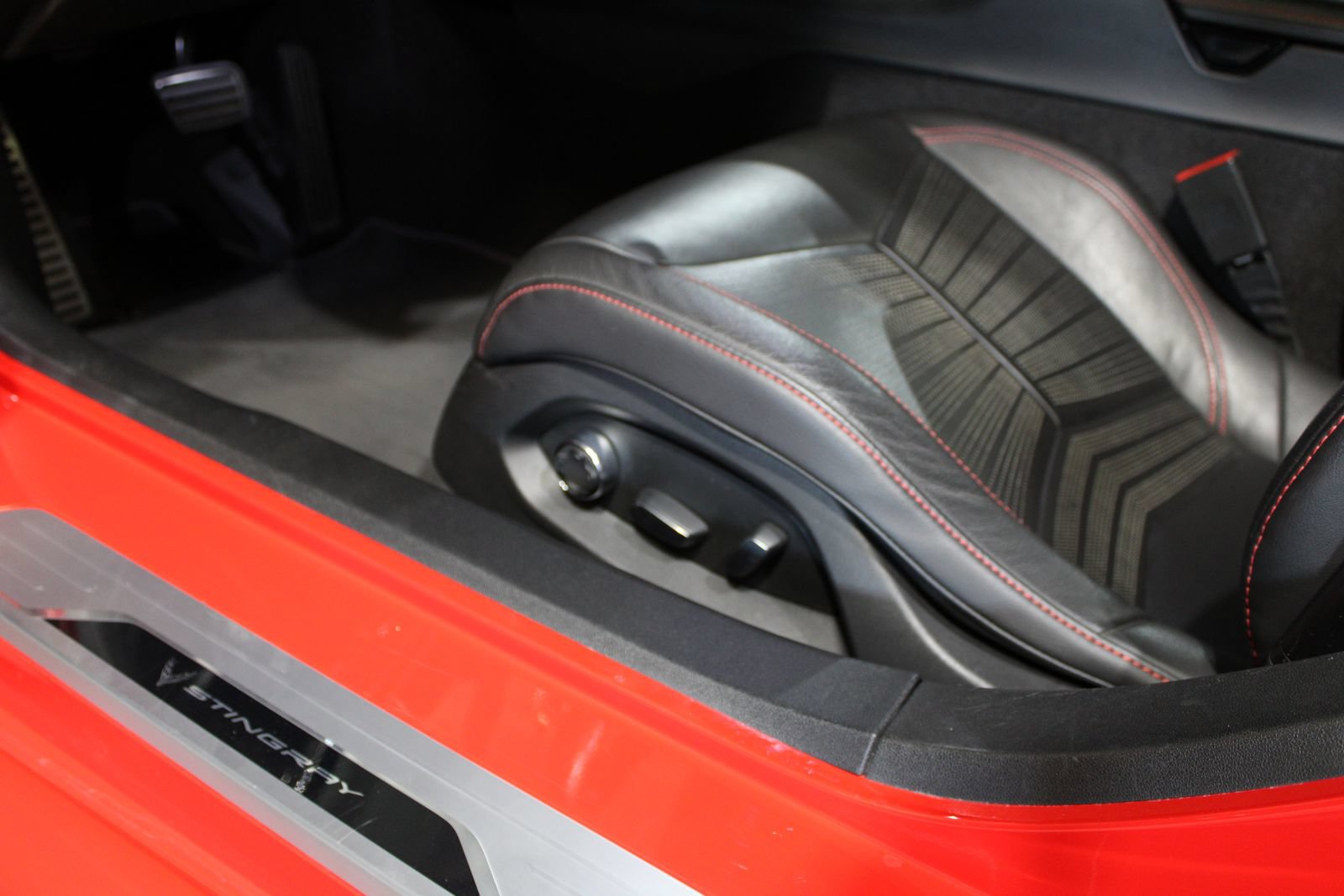 Used 2020 Chevrolet Corvette Stingray Premium Cpe w/ 3LT Preferred Equipment Group RWD image 25