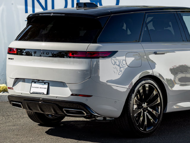 New 2027 Land Rover Range Rover Sport Dynamic SE AWD/4WD image 7