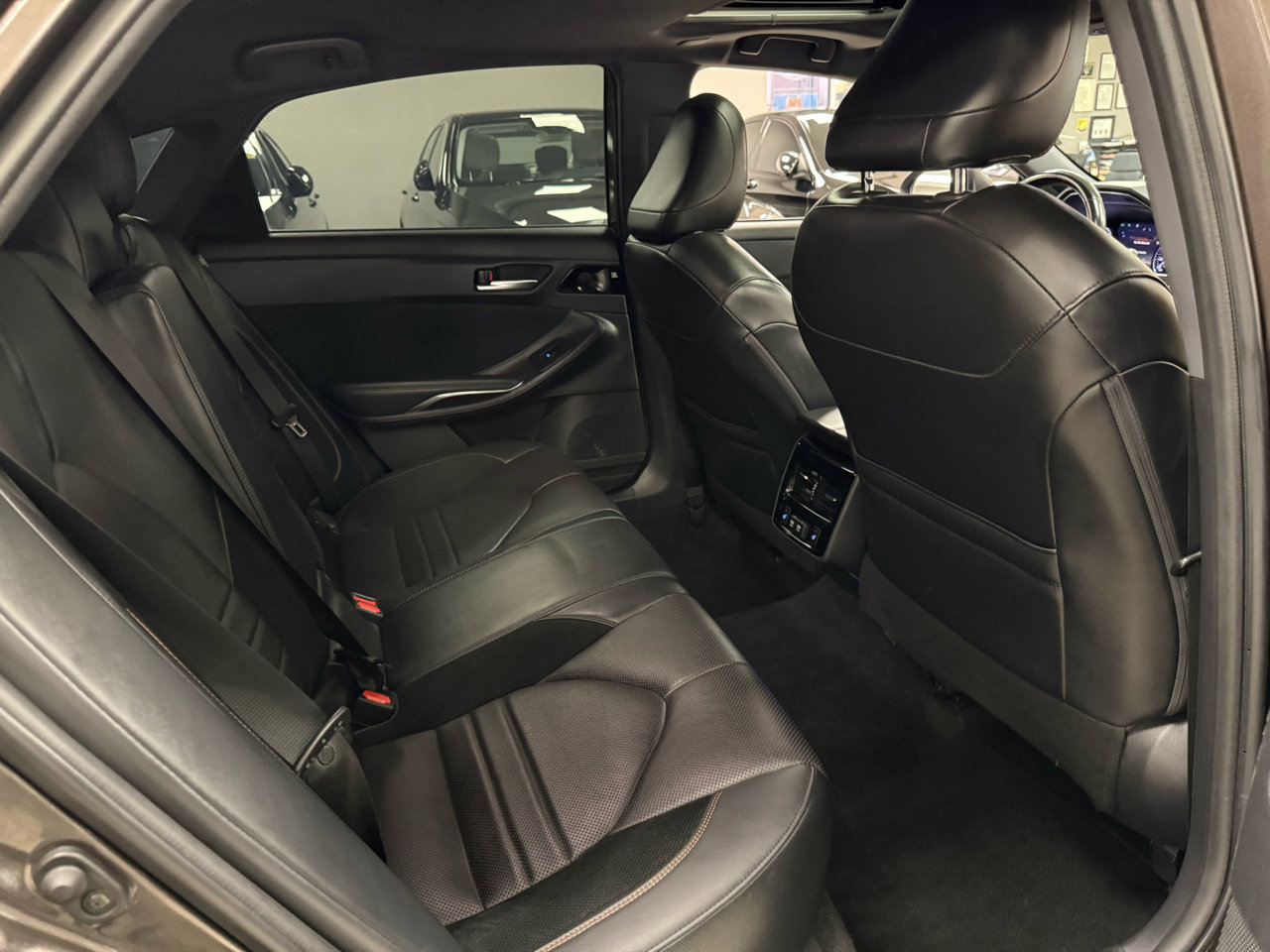 Used 2019 Toyota Avalon Touring w/ Advanced Safety Package image 30