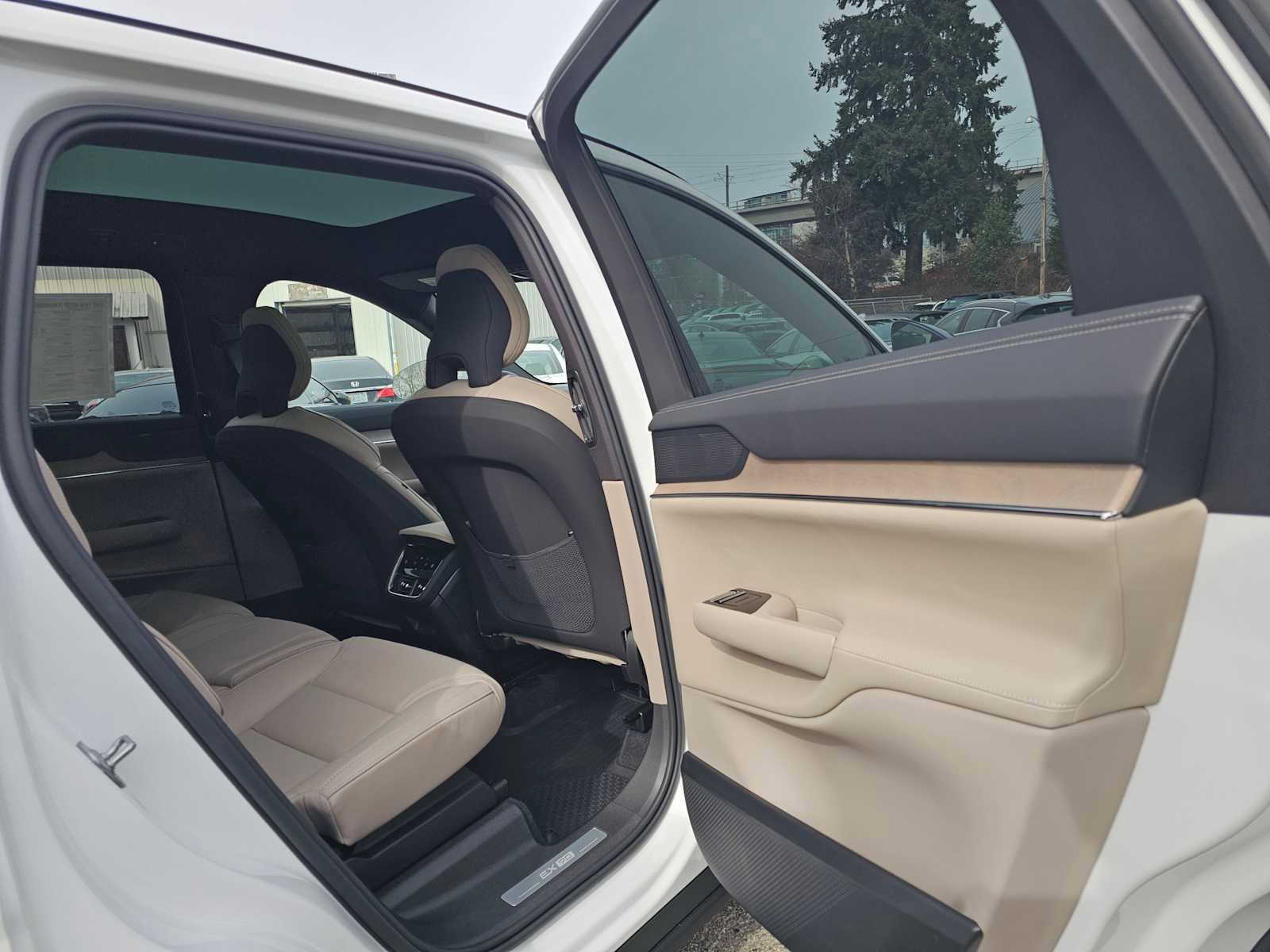 New 2026 Volvo EX90 Ultra image 15