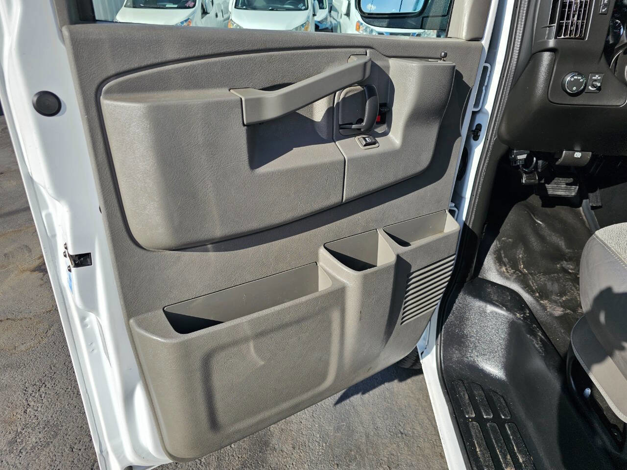 Used 2019 Chevrolet Express 2500 image 20