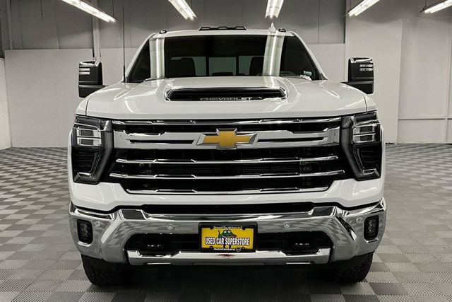 Used 2025 Chevrolet Silverado 2500 LTZ w/ LTZ Convenience Package AWD/4WD image 4