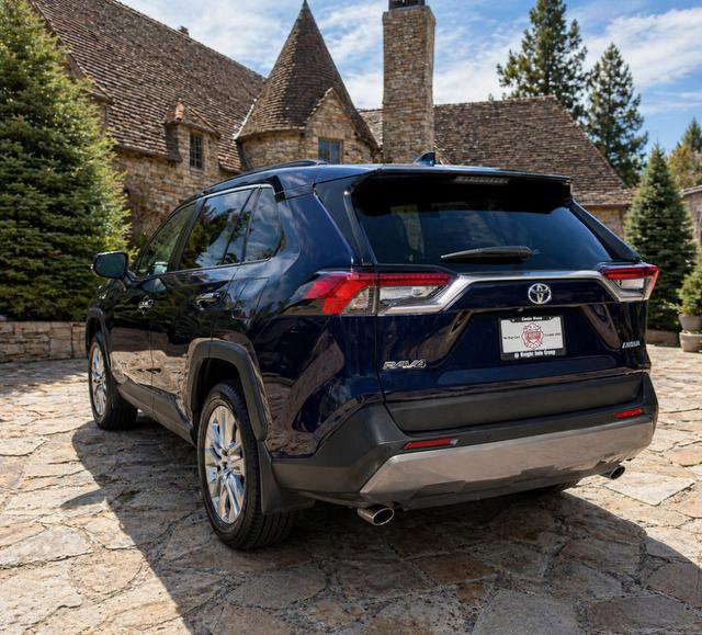 Used 2019 Toyota RAV4 Limited w/ Carpet Mat Package FWD image 5