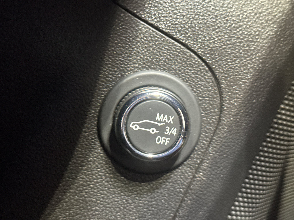 Used 2020 GMC Acadia Denali w/ GMC Pro Grade Package image 38