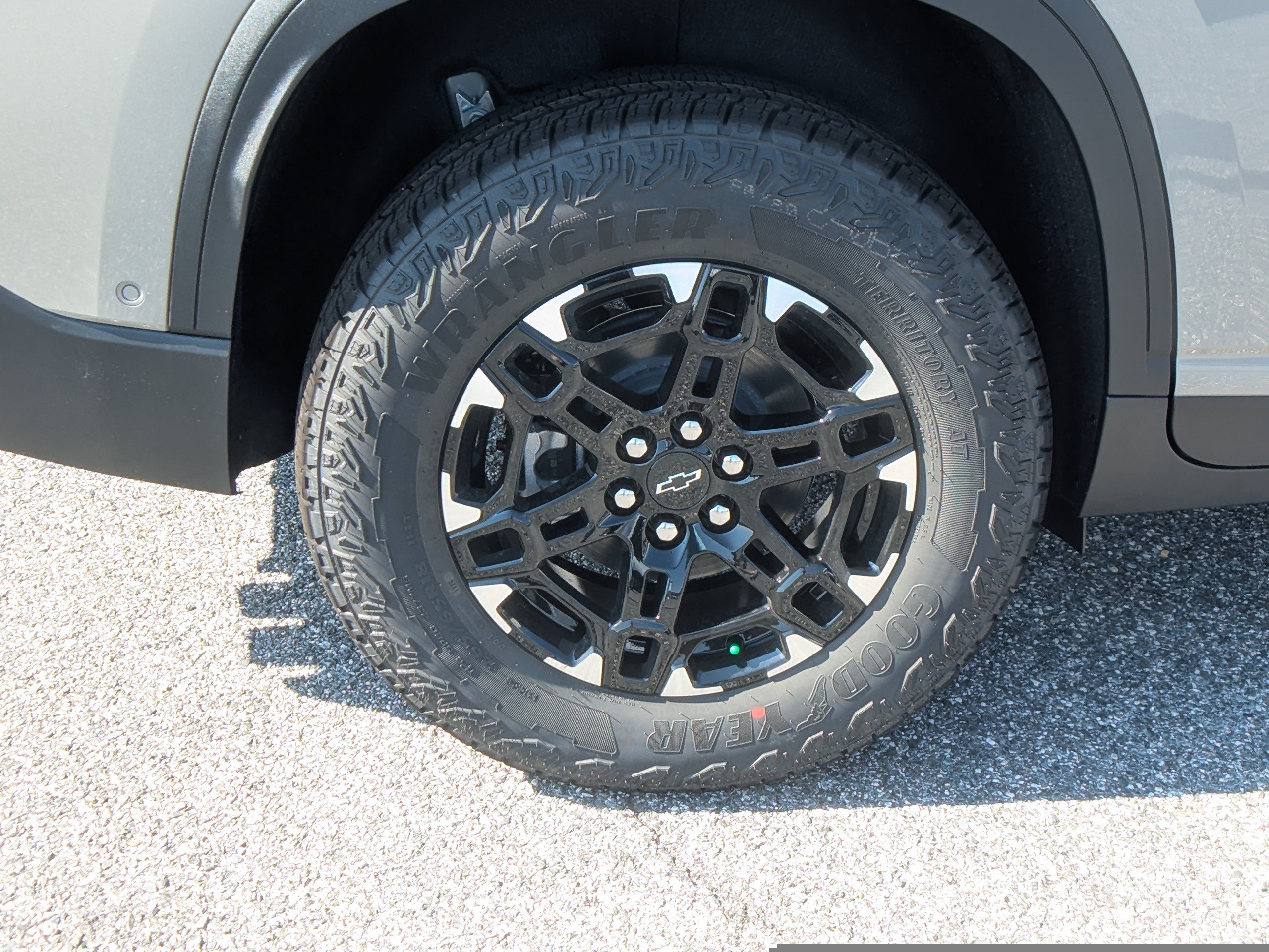 New 2027 Chevrolet Traverse Z71 w/ Enhanced Driving Package AWD/4WD image 9