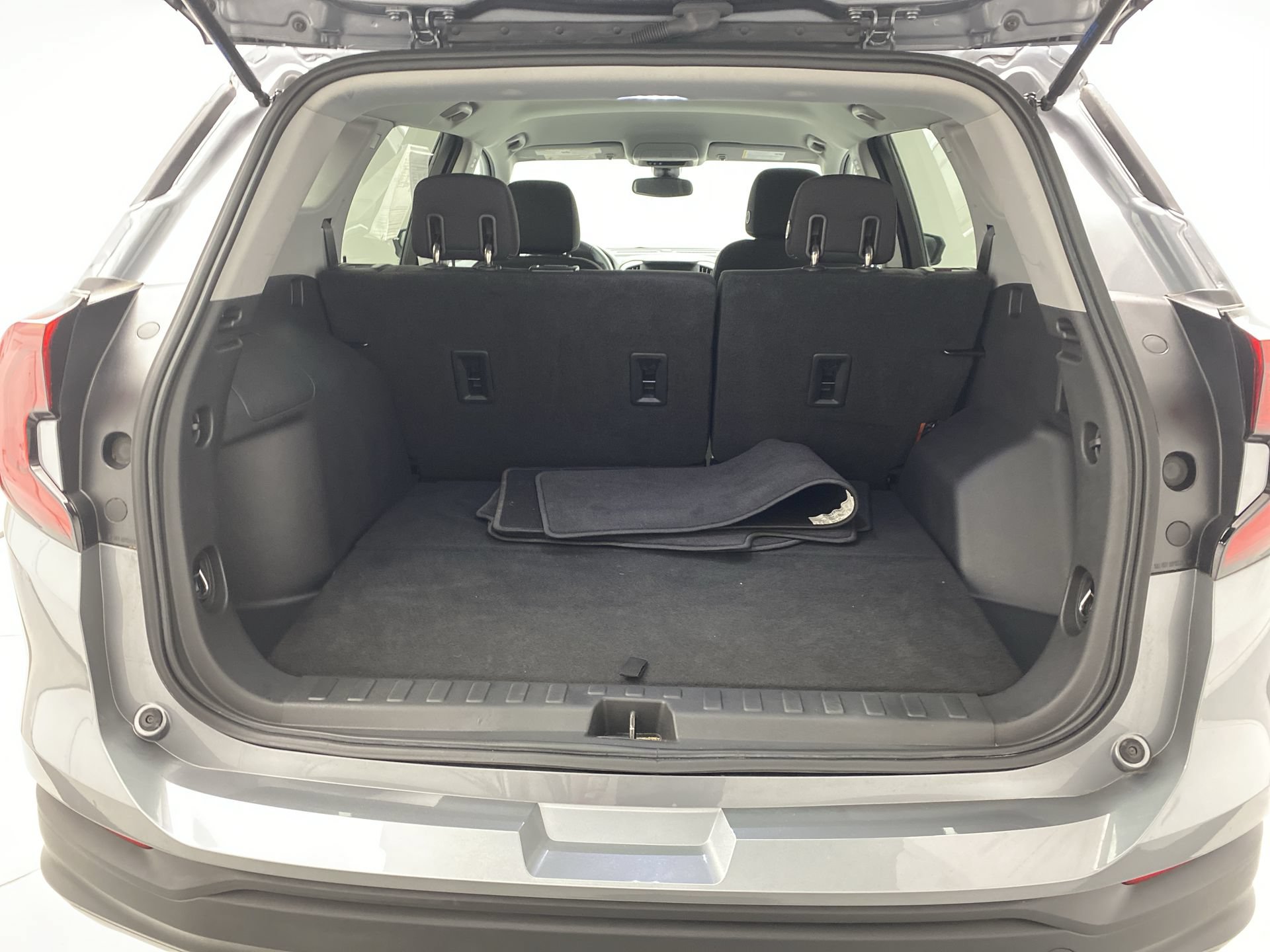 Used 2020 GMC Terrain SLE FWD image 19