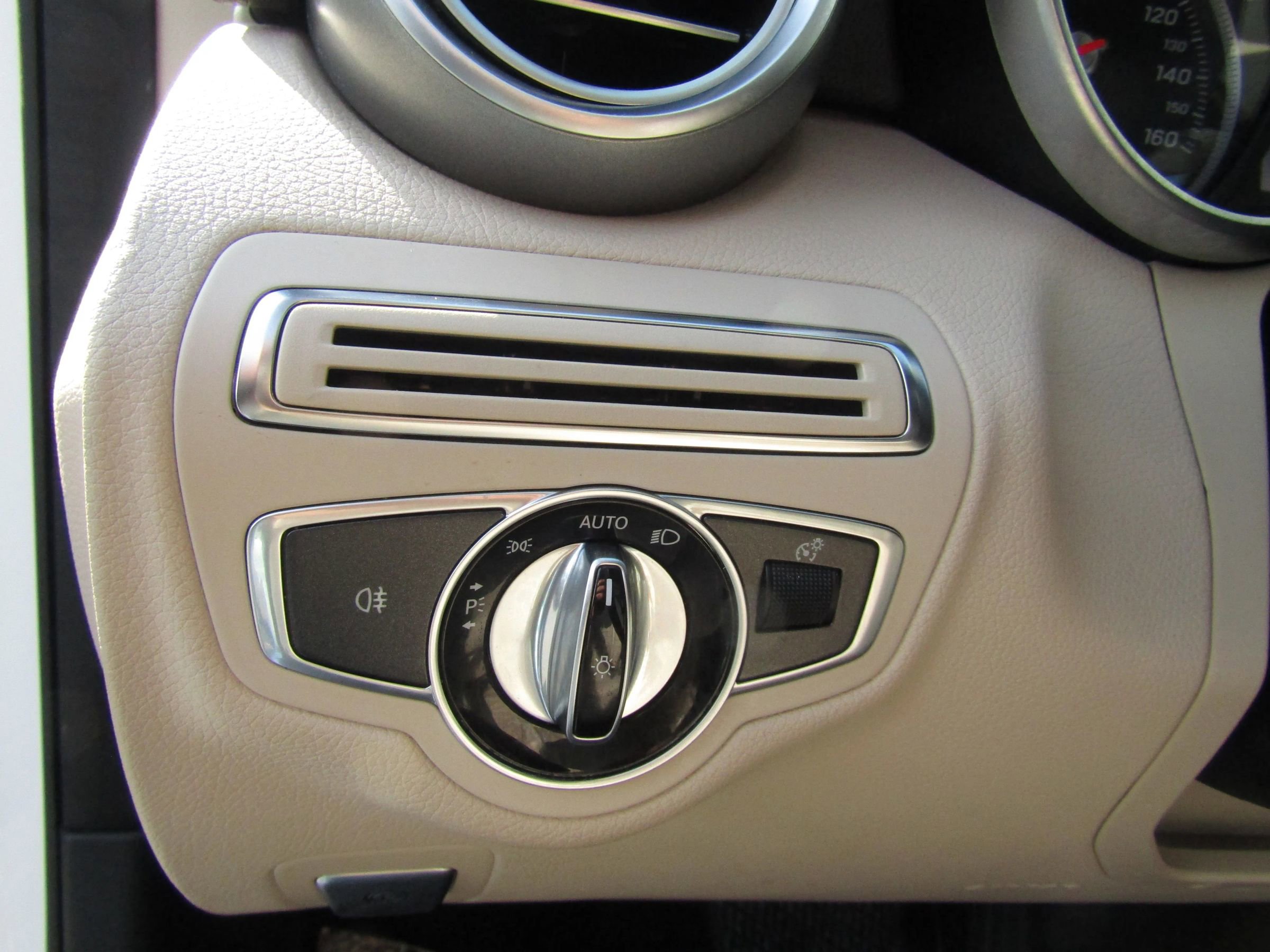 Used 2017 Mercedes-Benz C 300 4MATIC Sedan image 21