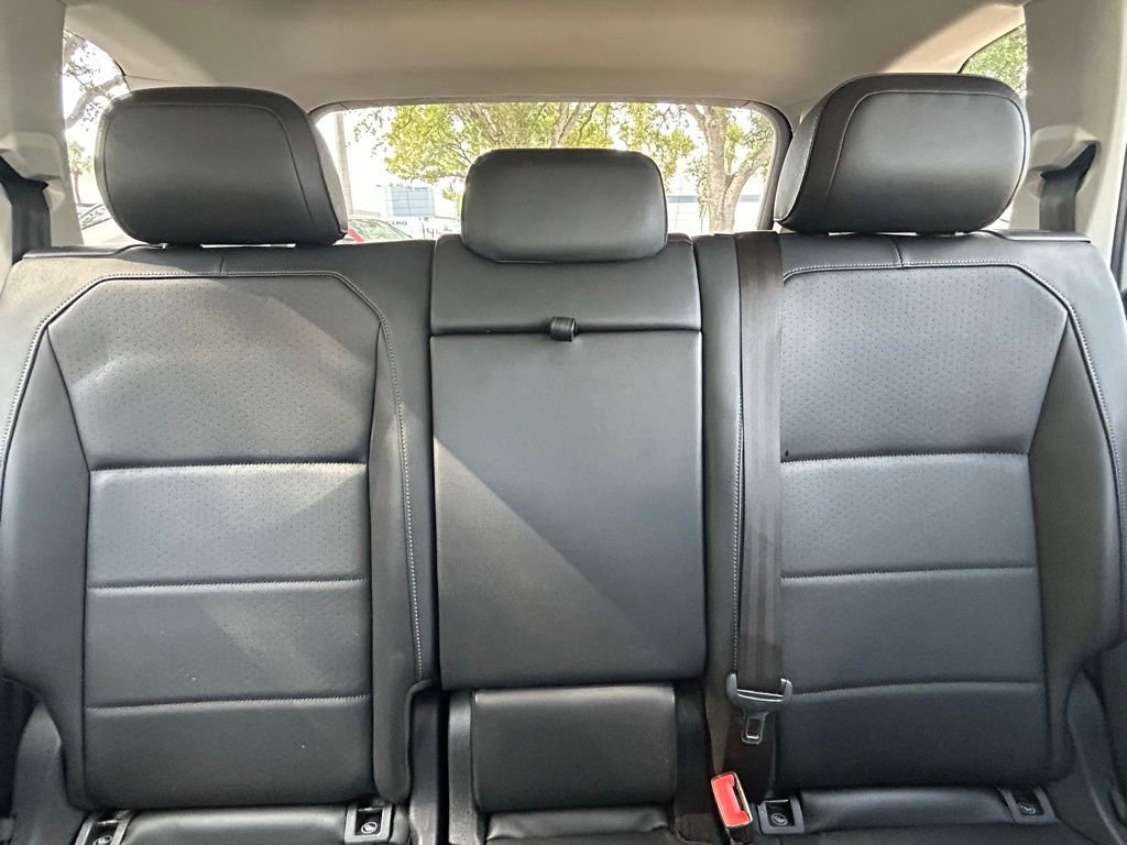 Used 2018 Volkswagen Tiguan SEL w/ 3rd Row Seat Package AWD/4WD image 13