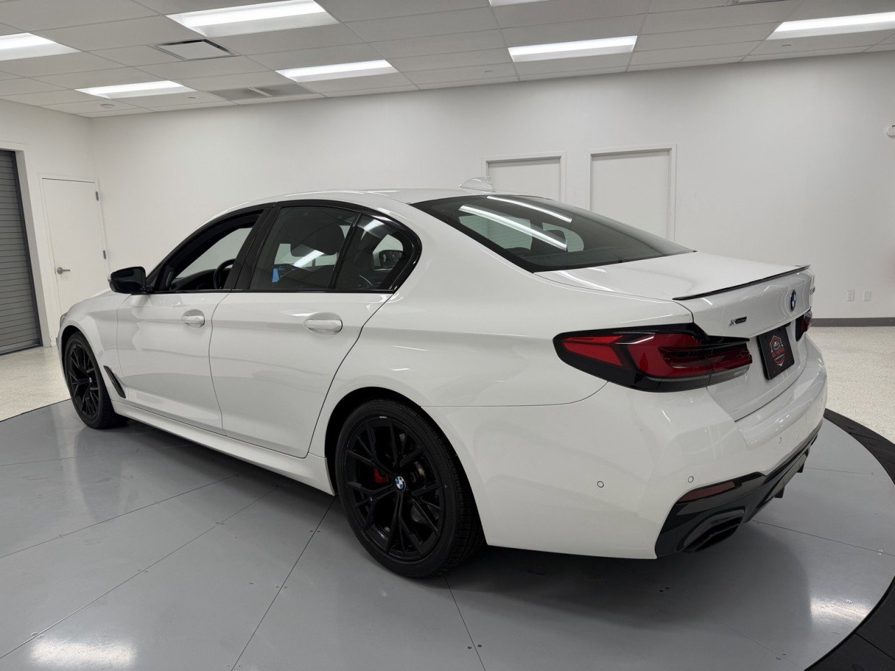 Used 2023 BMW 530i xDrive w/ Executive Package image 5