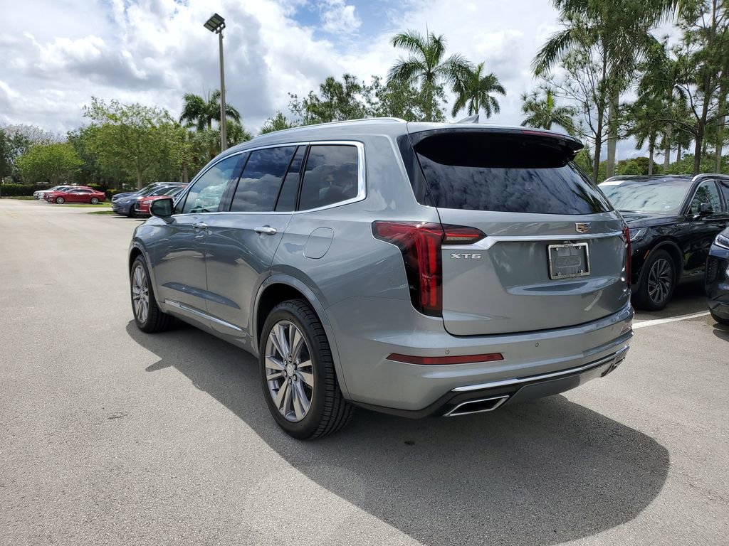Used 2023 Cadillac XT6 Premium Luxury image 3