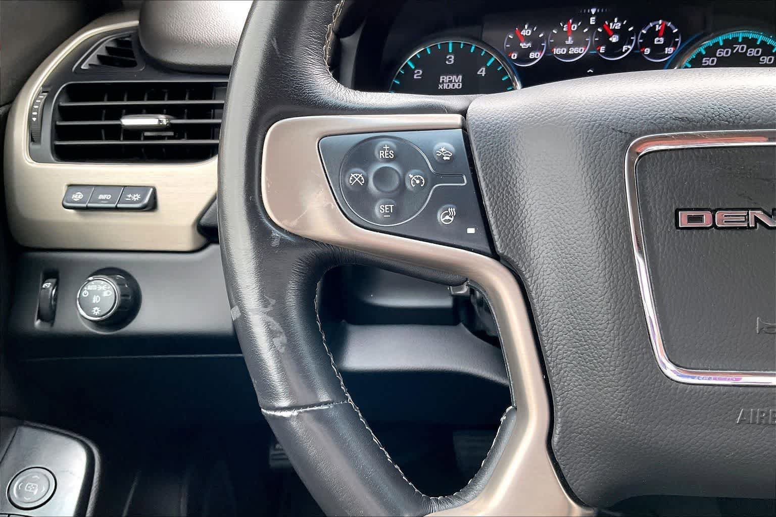 Used 2020 GMC Yukon Denali w/ Denali Premium Package RWD image 24