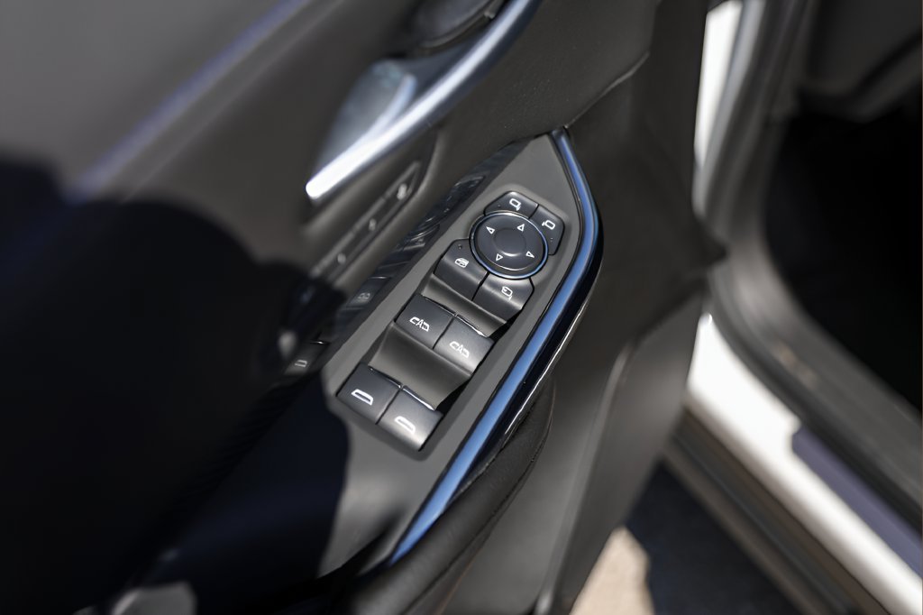 Certified 2025 Cadillac XT4 Sport FWD image 21