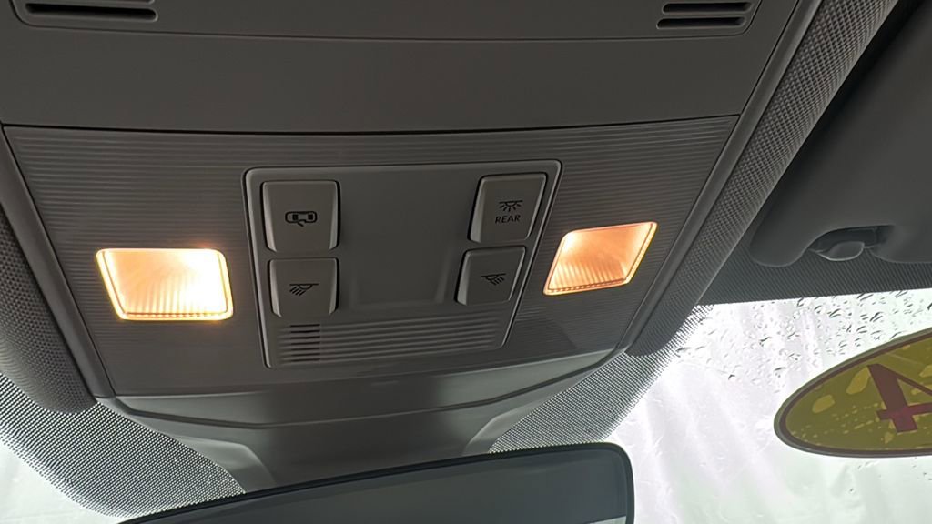 Used 2024 Volkswagen Jetta SE image 29