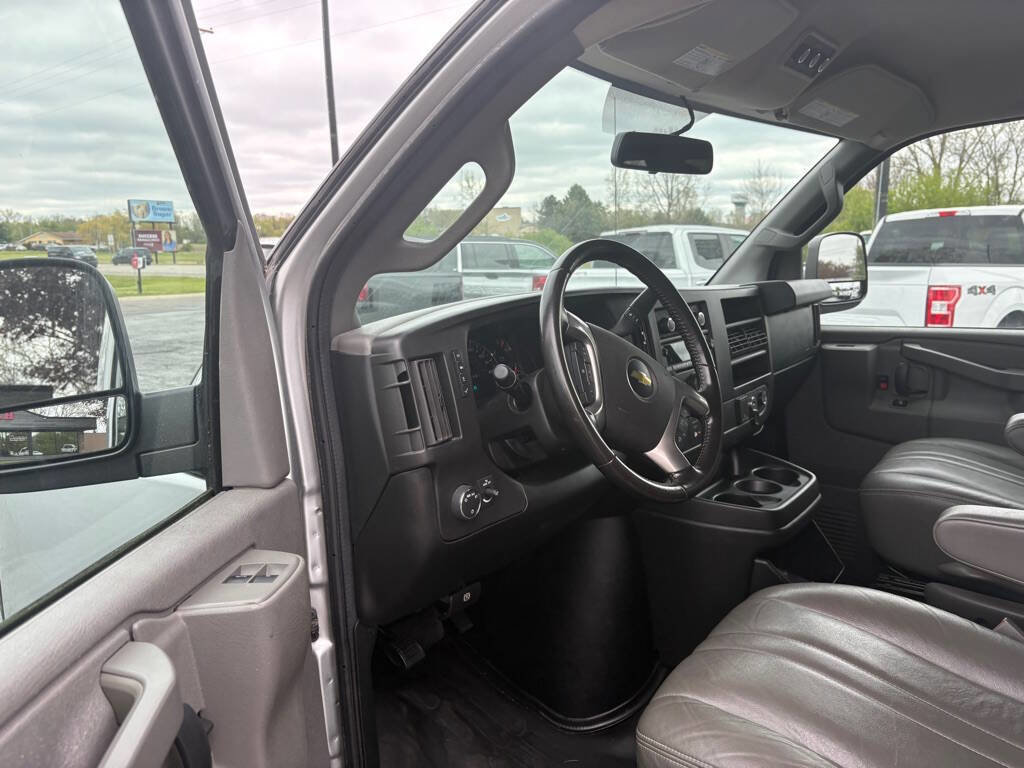 Used 2017 Chevrolet Express 3500 LS RWD image 9