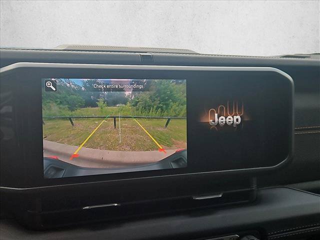 Used 2024 Jeep Gladiator Mojave AWD/4WD image 13