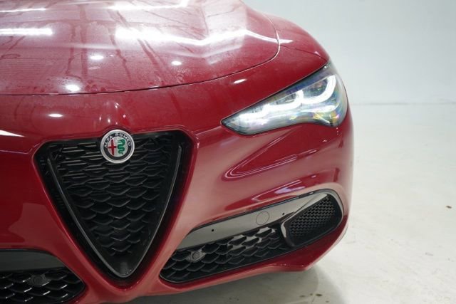 New 2025 Alfa Romeo Stelvio Sprint image 9