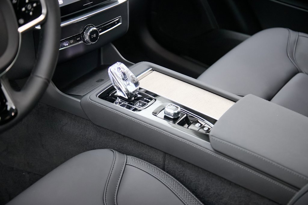 Used 2025 Volvo XC90 B6 Core w/ Protection Package image 16