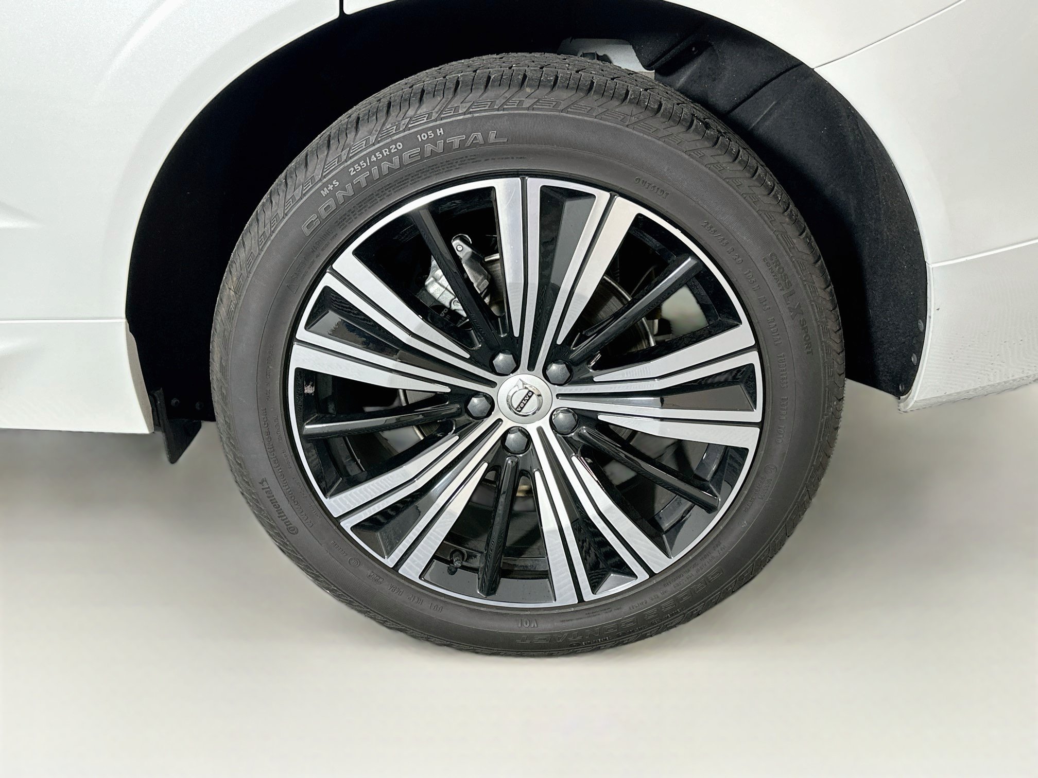 Used 2023 Volvo XC60 B5 Plus w/ Protection Package Premier FWD image 11