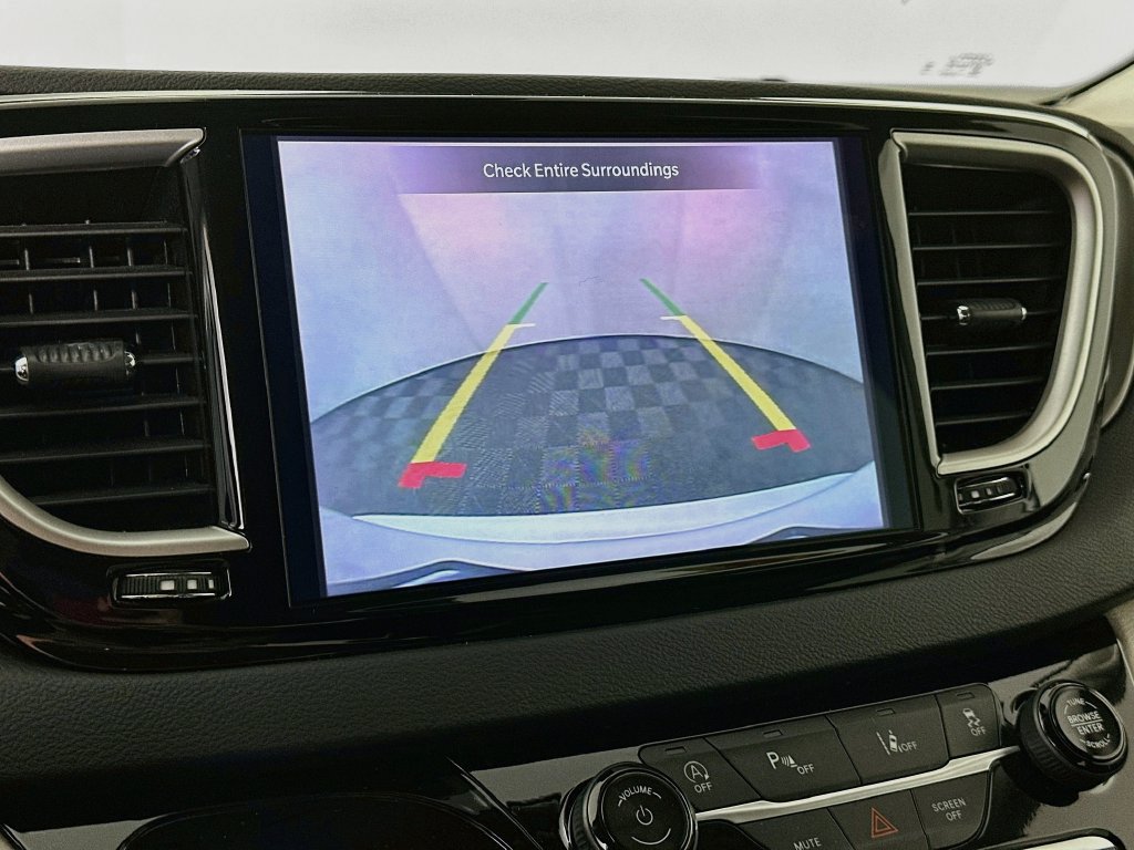 Certified 2024 Chrysler Pacifica Touring-L FWD image 21