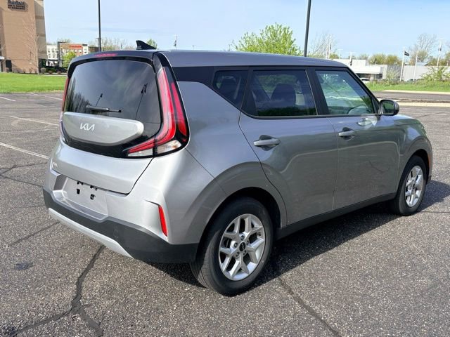 Used 2025 Kia Soul LX w/ LX Technology Package FWD image 5
