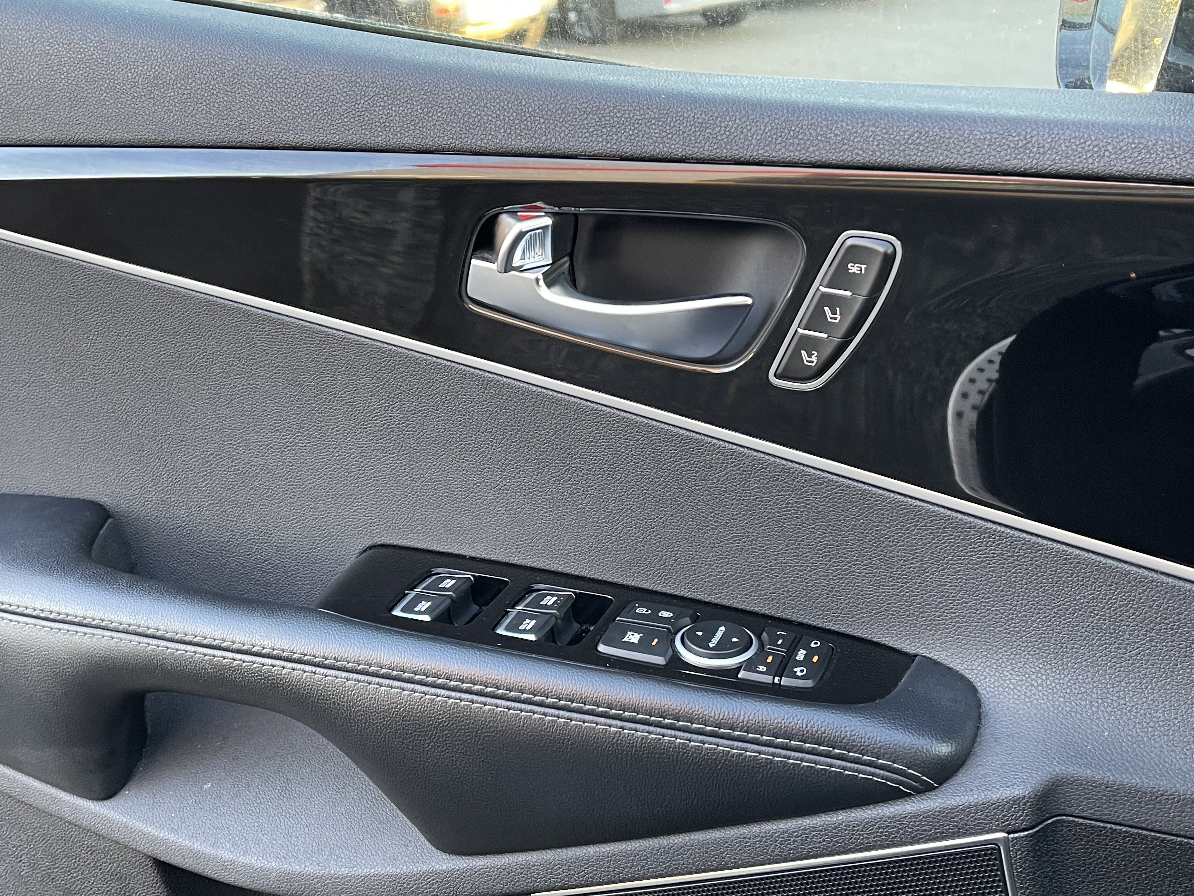 Used 2019 Kia Sorento SX w/ SX Touring Package AWD/4WD image 24