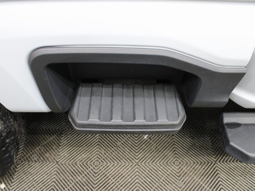 Used 2025 Ford F350 Lariat w/ Black Appearance Package image 41