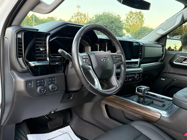 Used 2023 Chevrolet Silverado 1500 LT Trail Boss w/ LT Trail Boss Premium Package AWD/4WD image 8