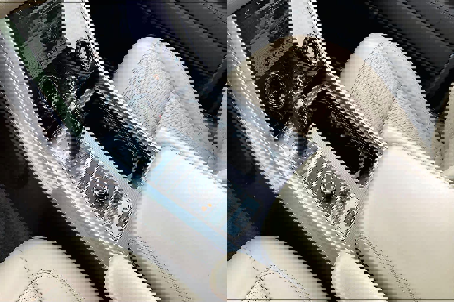 Used 2018 Land Rover Range Rover Sport HSE image 18