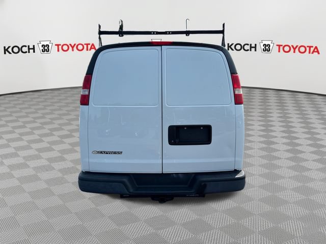 Used 2018 Chevrolet Express 3500 Extended w/ Driver Convenience Package RWD image 7