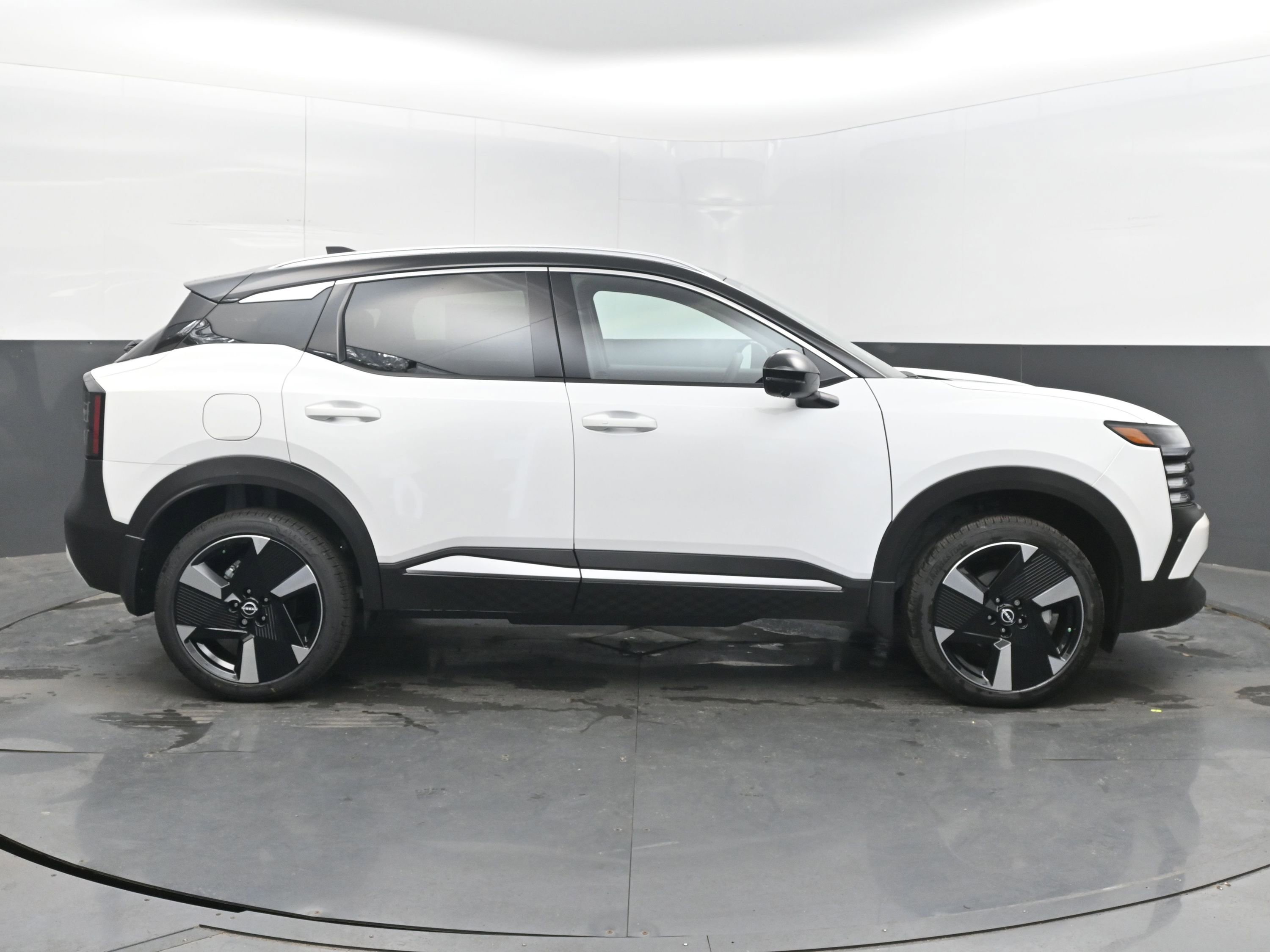 New 2026 Nissan Kicks SR w/ SR Premium Package image 8