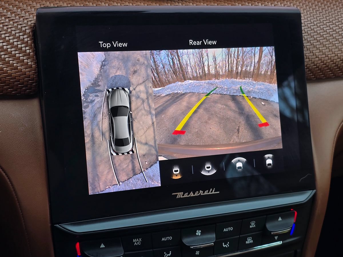 Used 2022 Maserati Quattroporte Modena RWD image 31