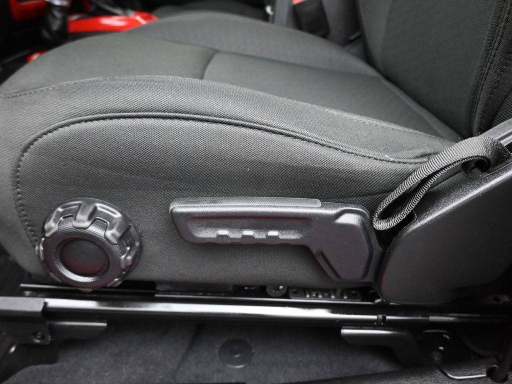 Used 2022 Jeep Wrangler Sport image 12