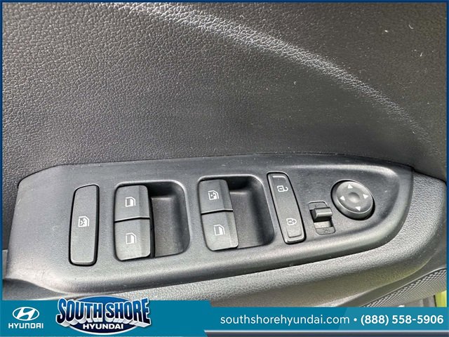 Certified 2022 Hyundai Venue SEL image 16