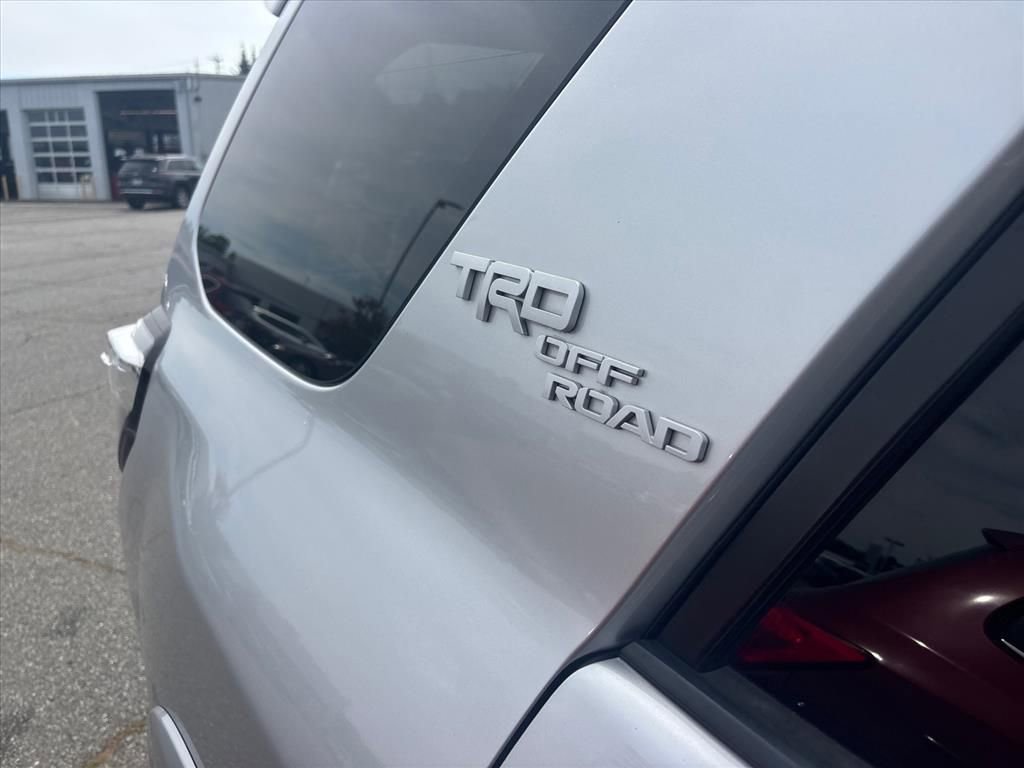 Used 2018 Toyota 4Runner TRD Off-Road AWD/4WD image 8