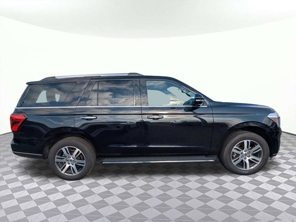 Used 2023 Ford Expedition Limited AWD/4WD image 2