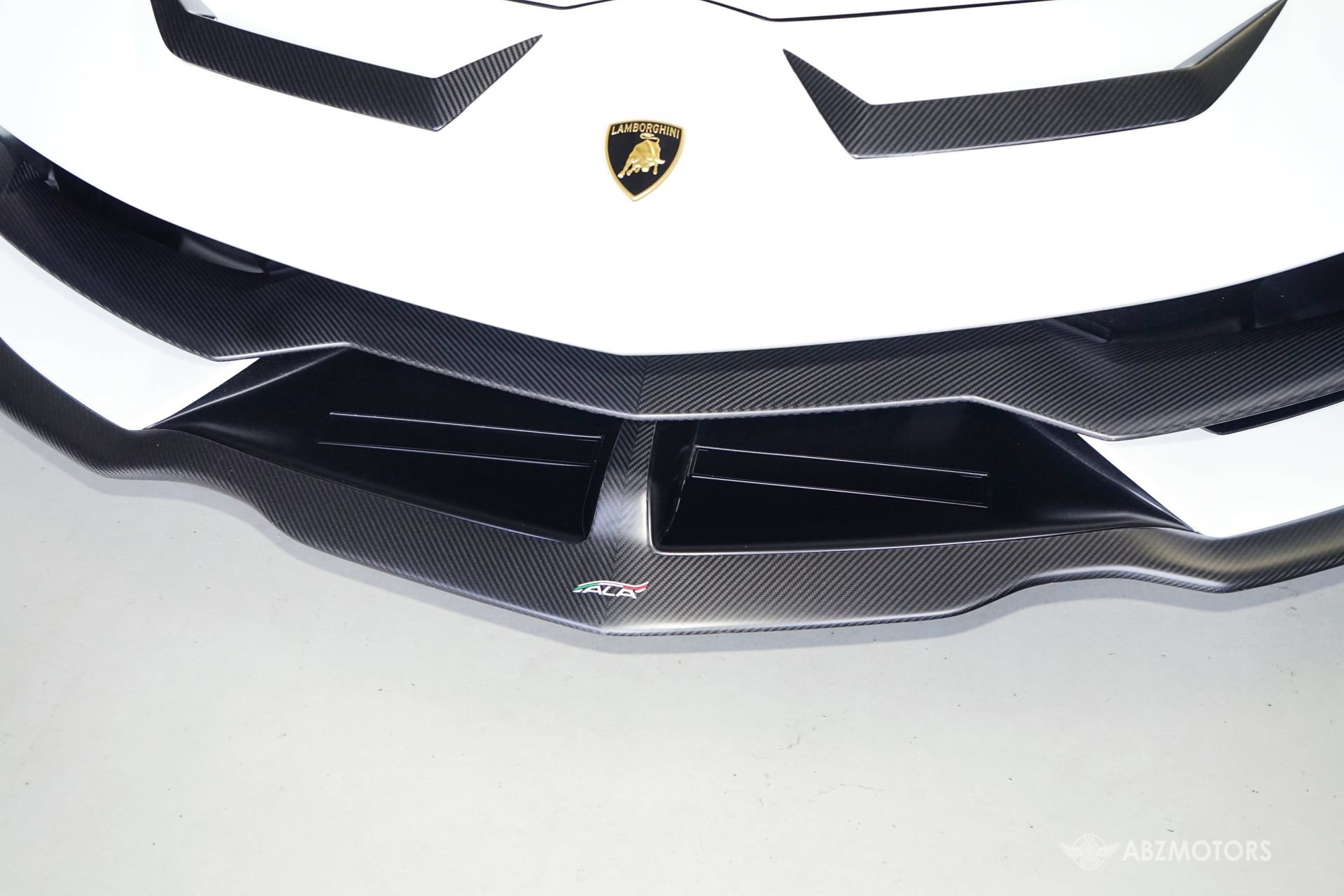 Used 2021 Lamborghini Aventador SVJ AWD/4WD image 15